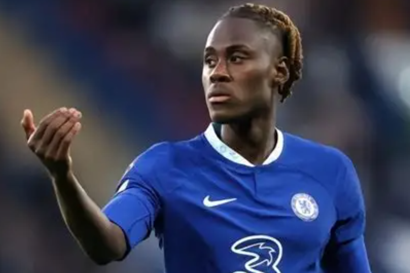 切尔西后卫查洛巴赛后晒照：伤情引发关注