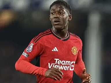 曼联积极推进梅努续约，欲以其为核心建队